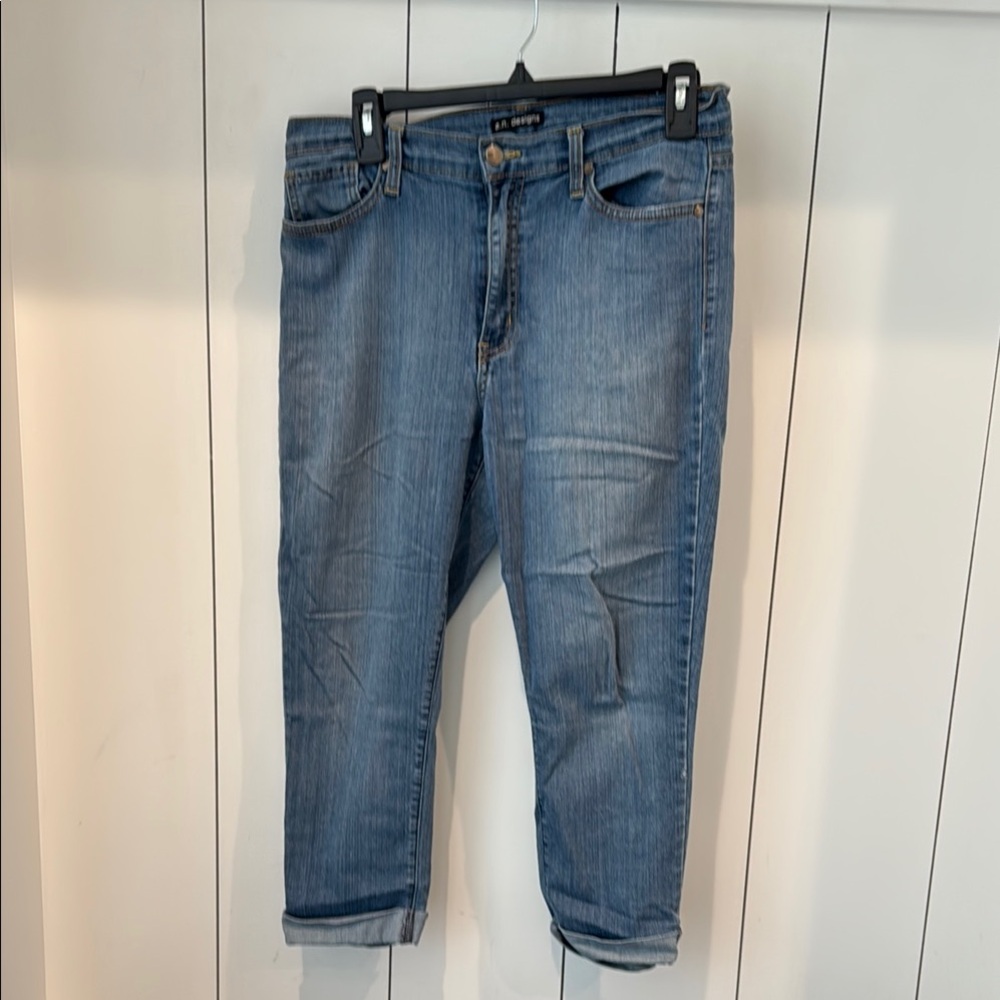 Blue Cropped Denim Pants with Relaxed Fit